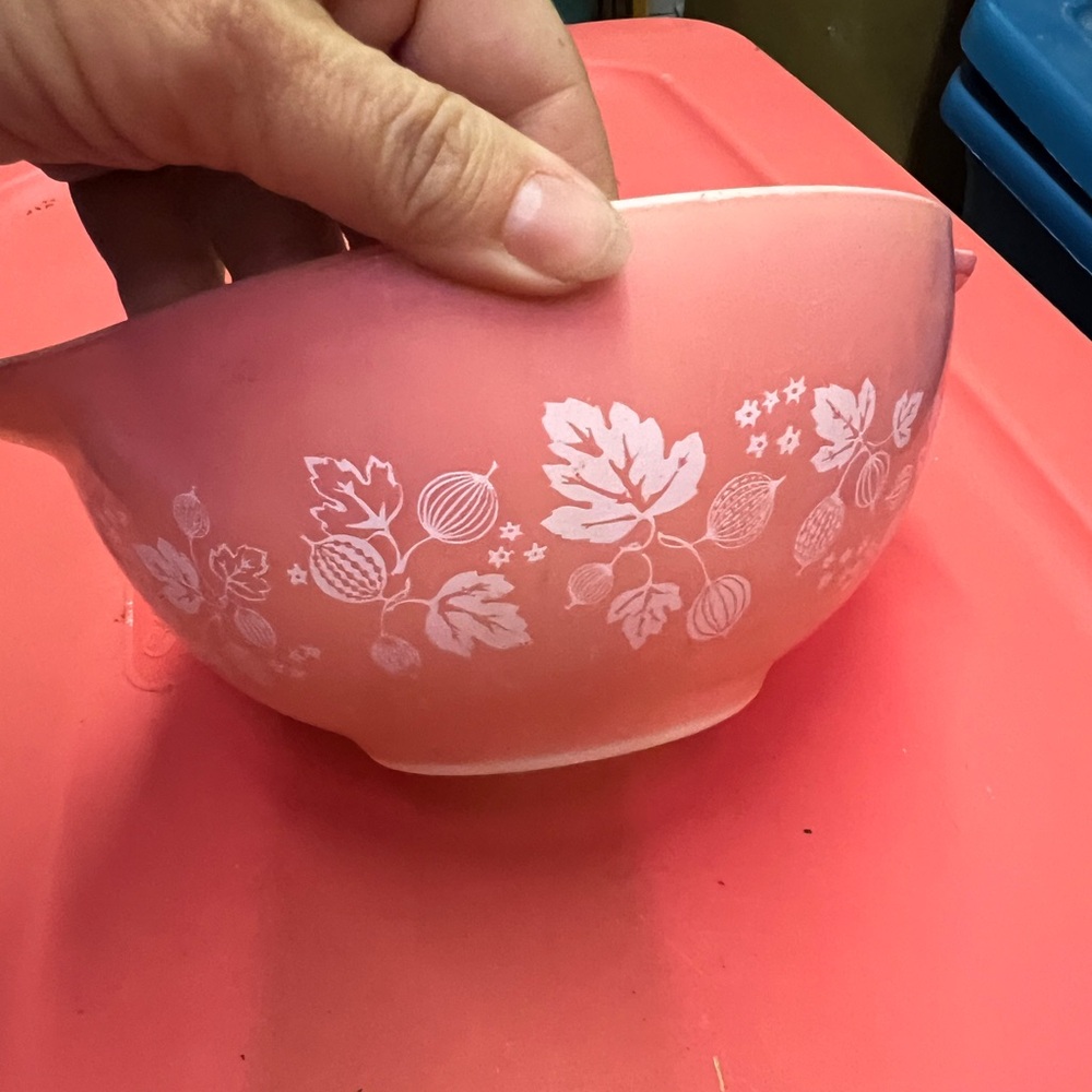 Pyrex Gooseberry design bowl